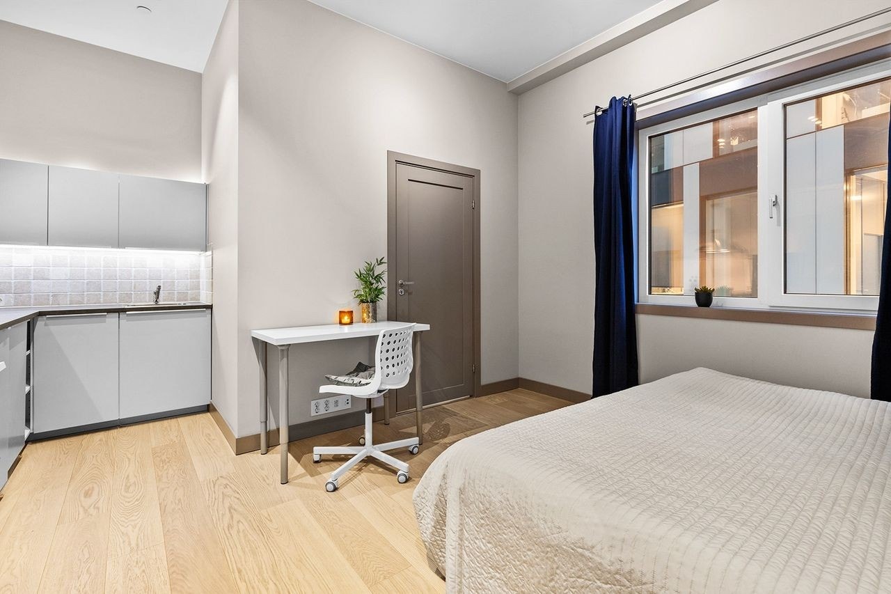 Romslig leilighet med plass til dobbeltseng Galleribilde