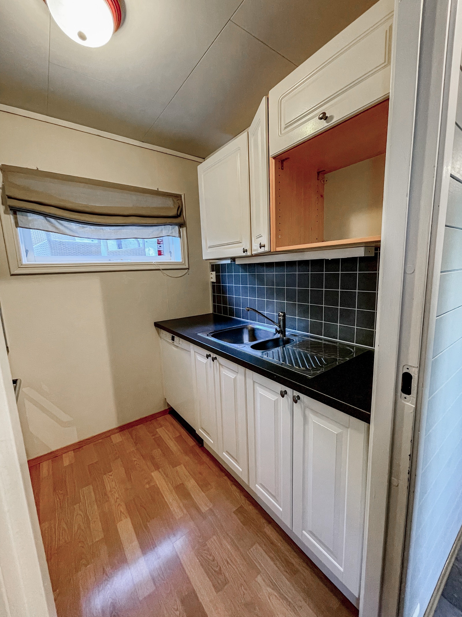 Kjøkken med hvitevarer Galleribilde