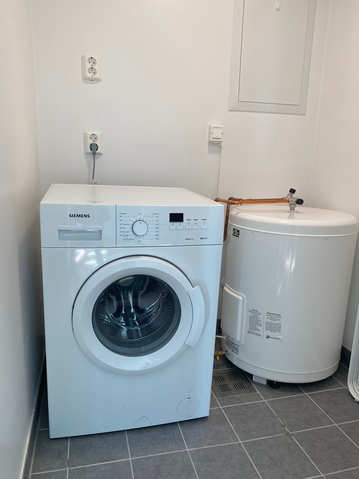 Eget vask/teknisk rom m/tørkestativ Galleribilde