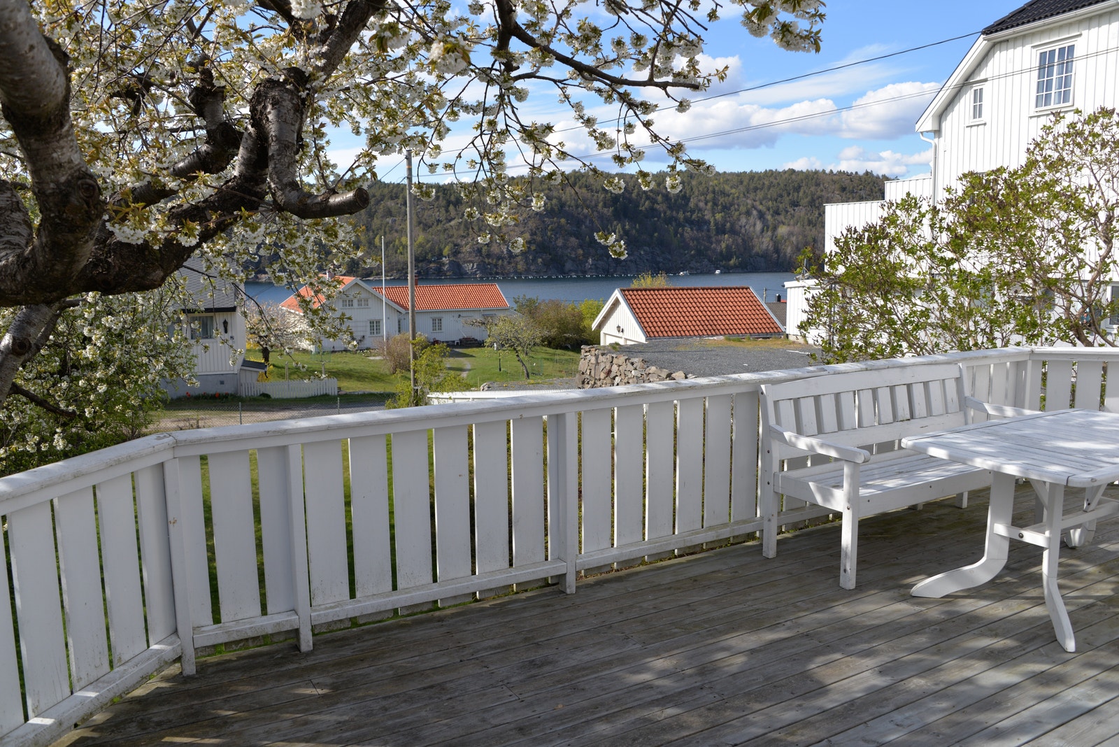 Stor solvendt terrasse Galleribilde