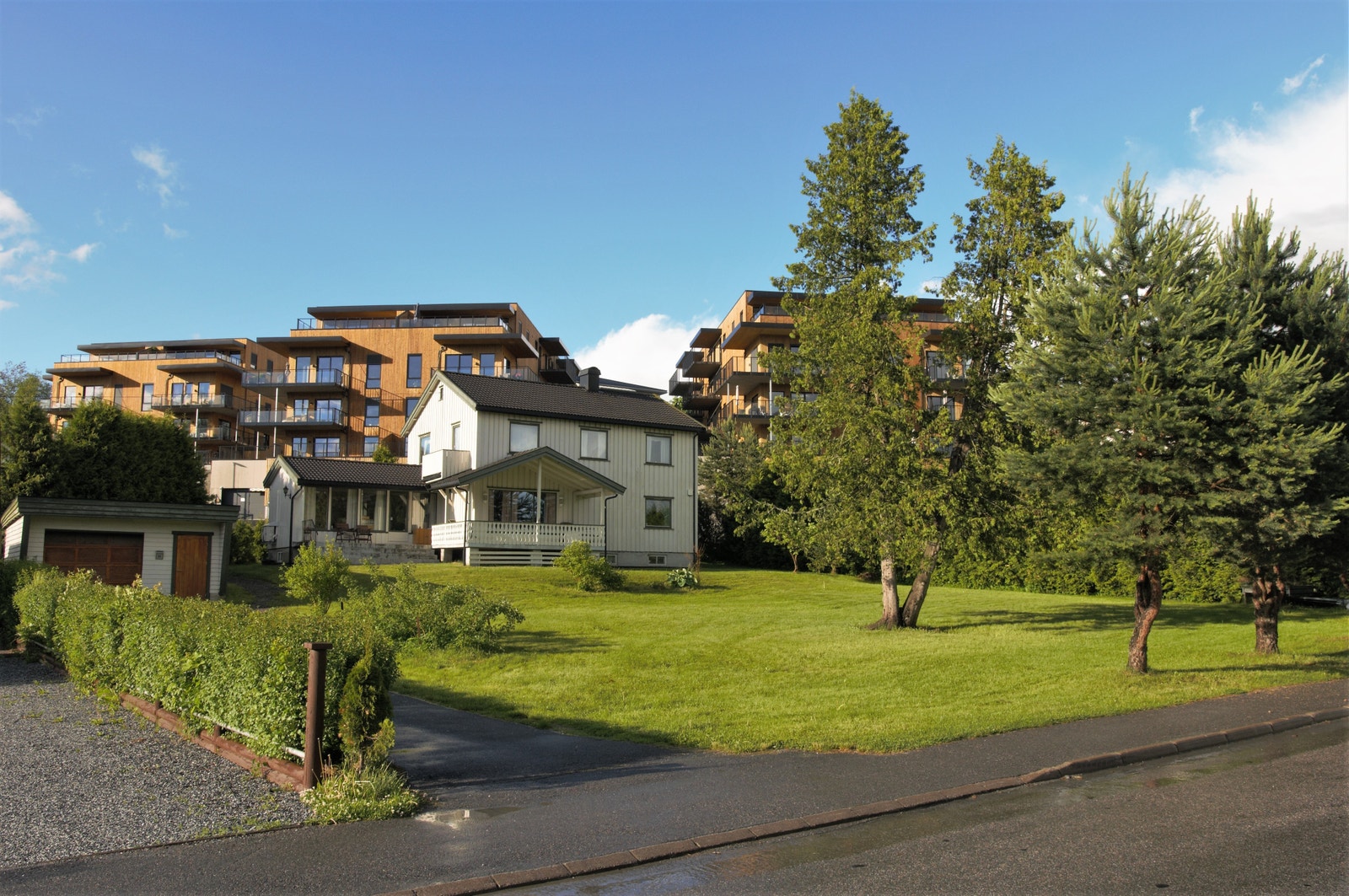 SVÆRT sentralt, STOR hage :) Galleribilde