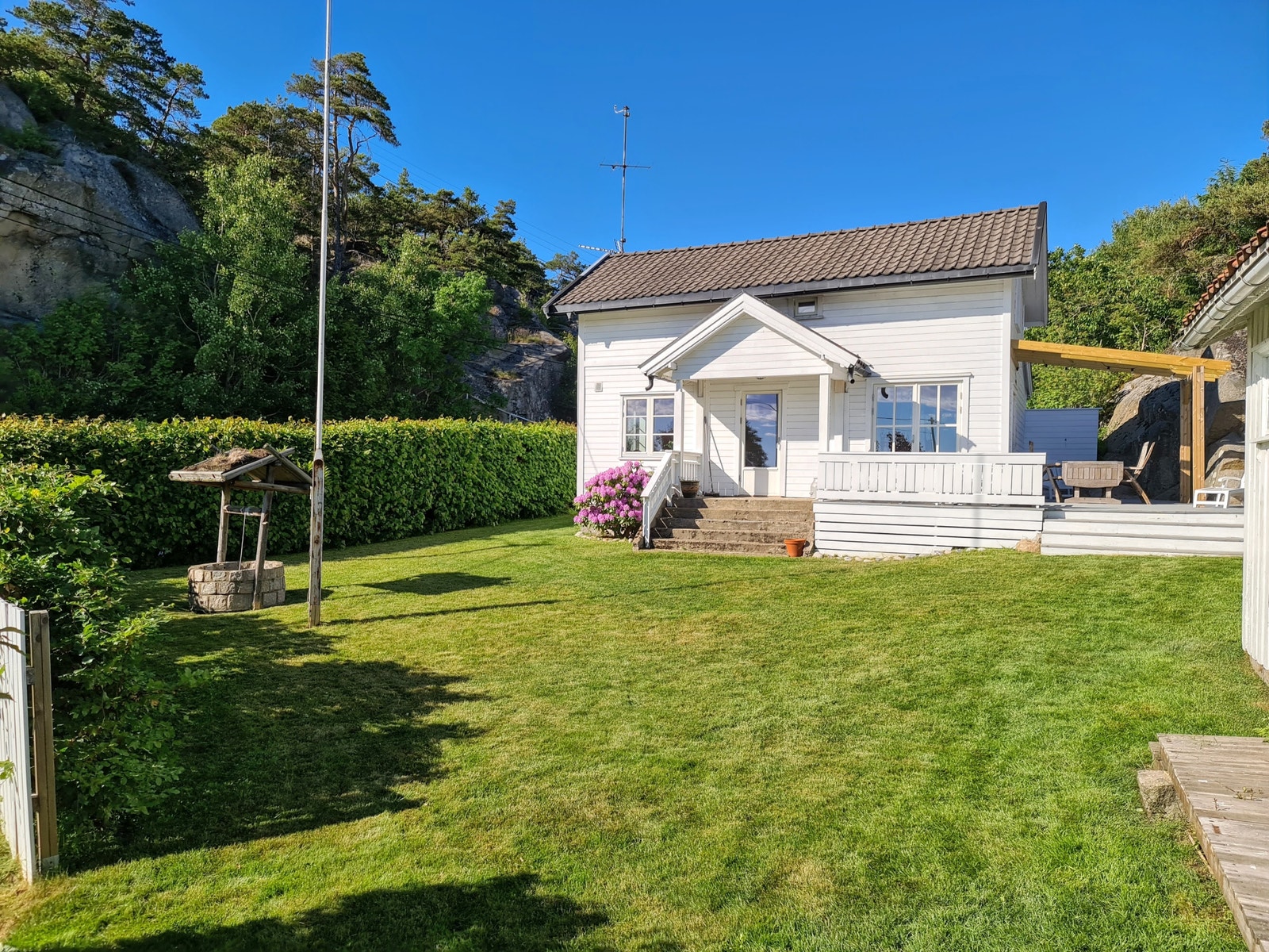 Koselig hytte med stor hage Galleribilde