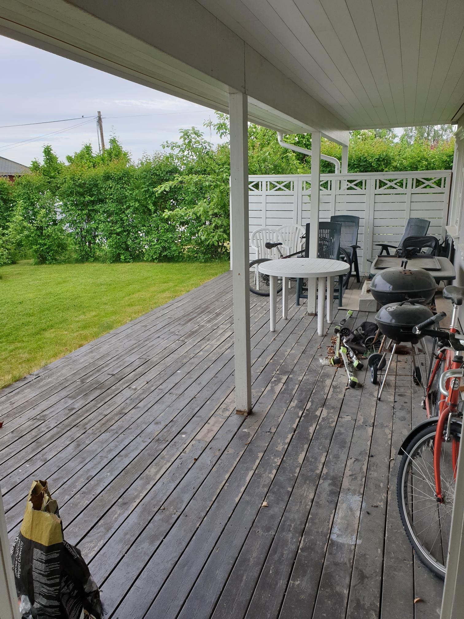 Terrasse og plen til leieboer Galleribilde
