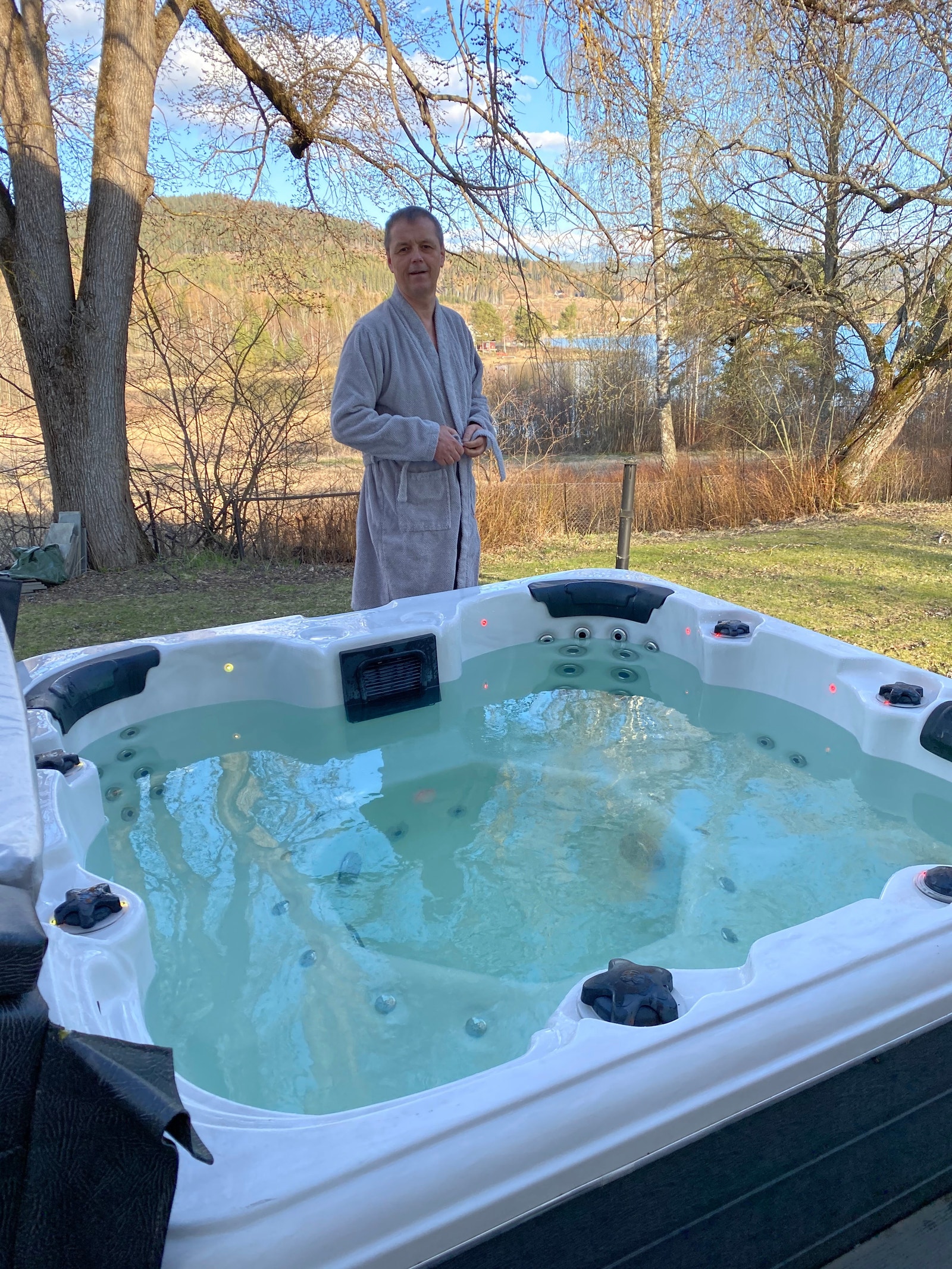 Jacuzzi med plass til syv personer. Galleribilde