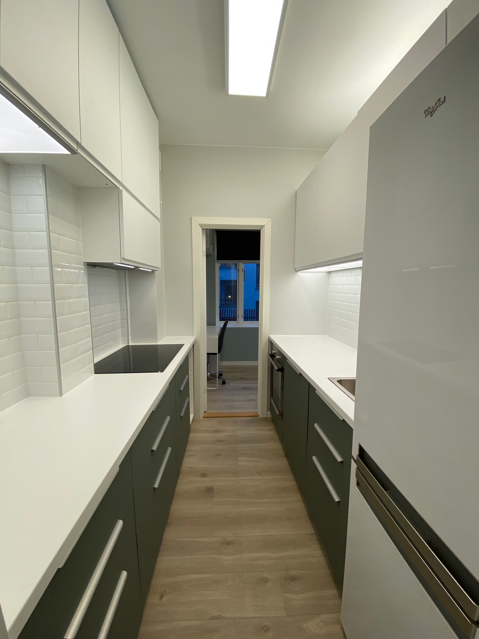 Nytt kjøkken med alt utstyr Galleribilde