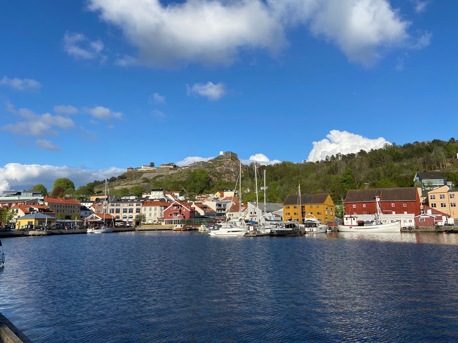 Halden sentrum ca 2 km Galleribilde