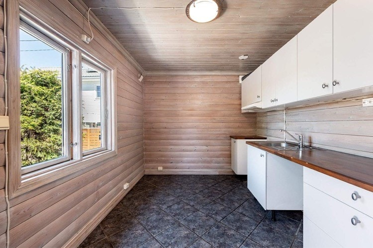 Kjøkken med oppvaskmaskin Galleribilde