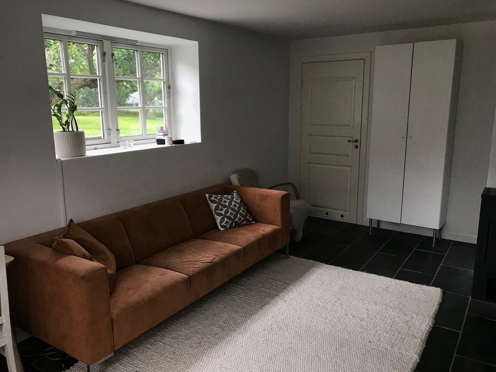stue med sofa og oppbevaring (sofa følger ikke med) Galleribilde