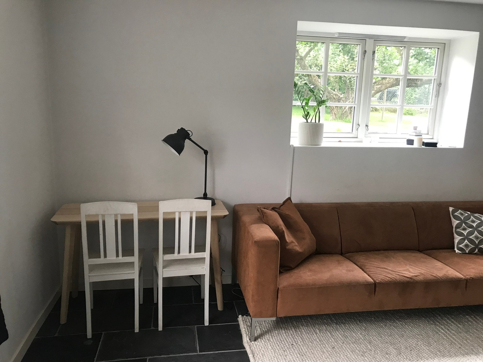 stue med arbeidsplass (sofa følger ikke med) Galleribilde