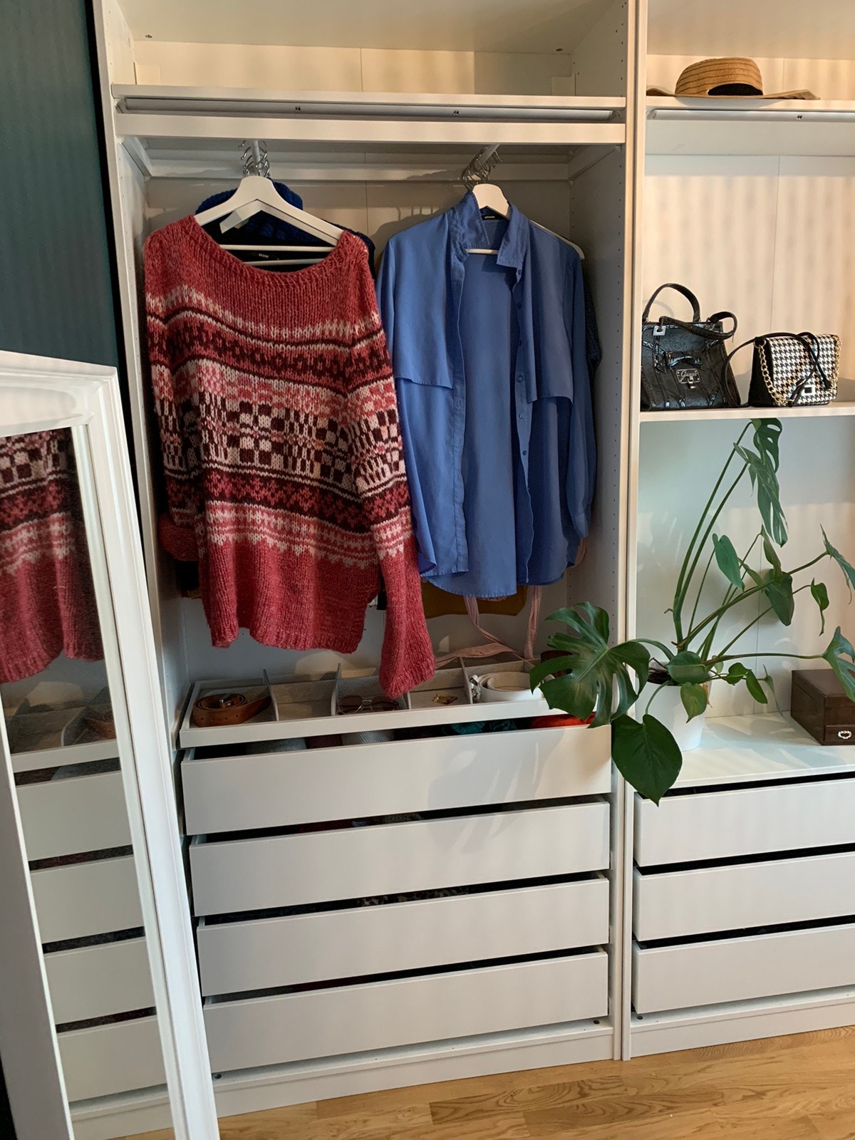 Garderobe Galleribilde