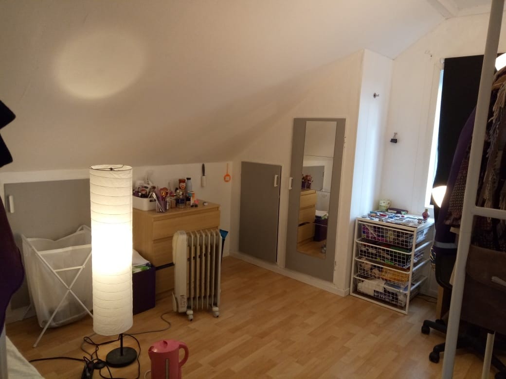 Soverom som leies ut fra midten av august Galleribilde