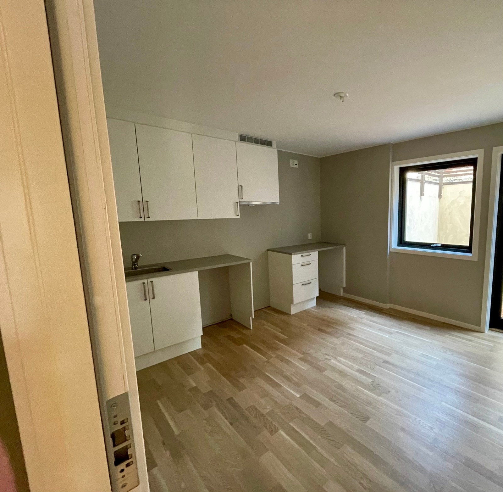 Kjøkken og stue. Komfyr medfølger Galleribilde