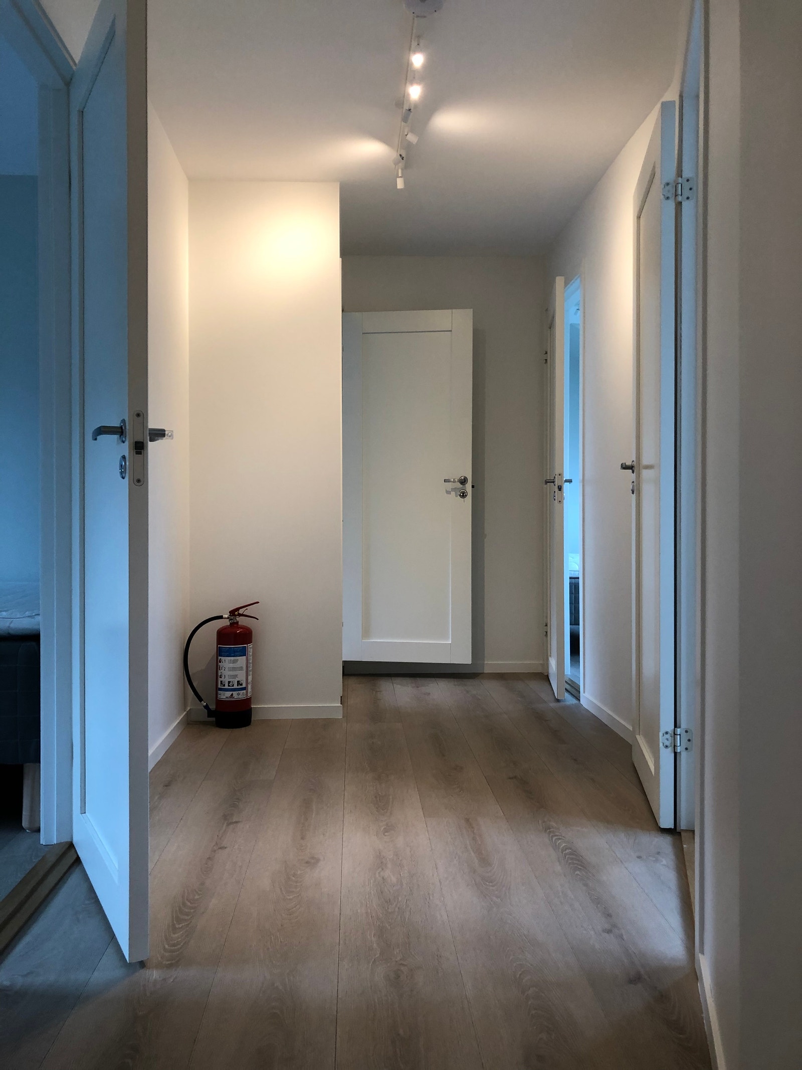 Gang utenfor 3 soverom og bad i 2. etasje Galleribilde