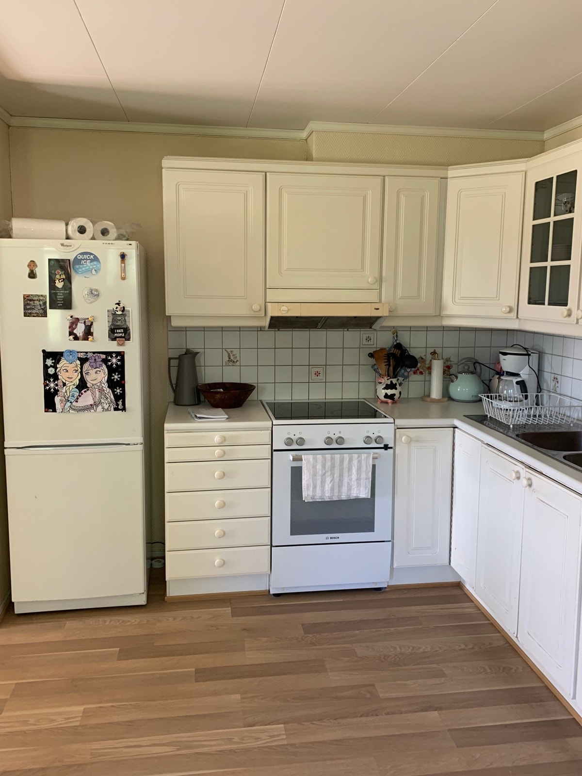 Kjøkken inkl kombiskap og stekeovn Galleribilde