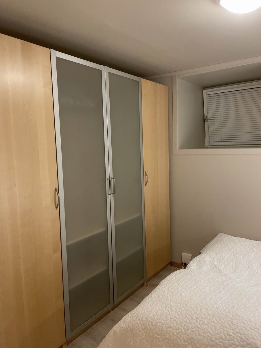 sov 2, garderobe Galleribilde