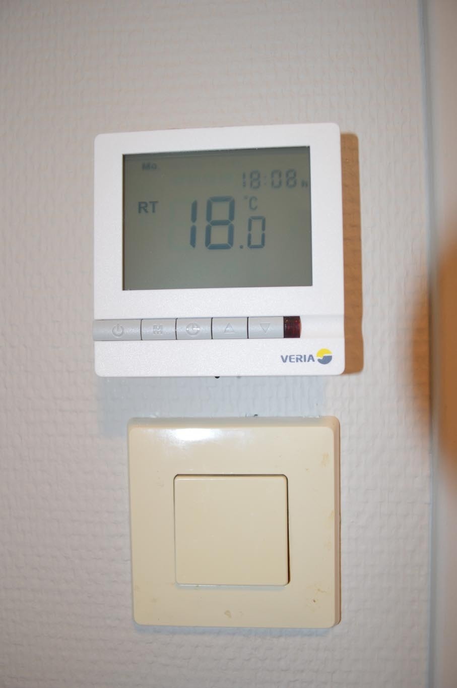 Gulvvarme i alle gulv med termostat for alle rom Galleribilde