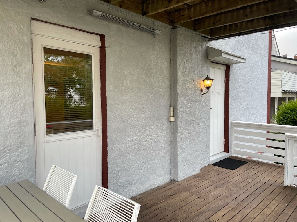 veranda, ca 25m2 med vindskjerming og terrassevarmer og tak Galleribilde