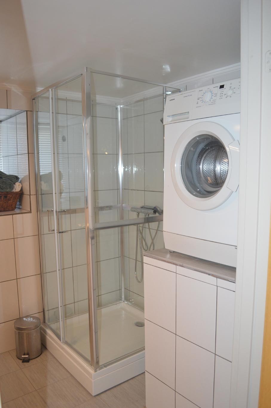 dusj og vaskemaskin Galleribilde