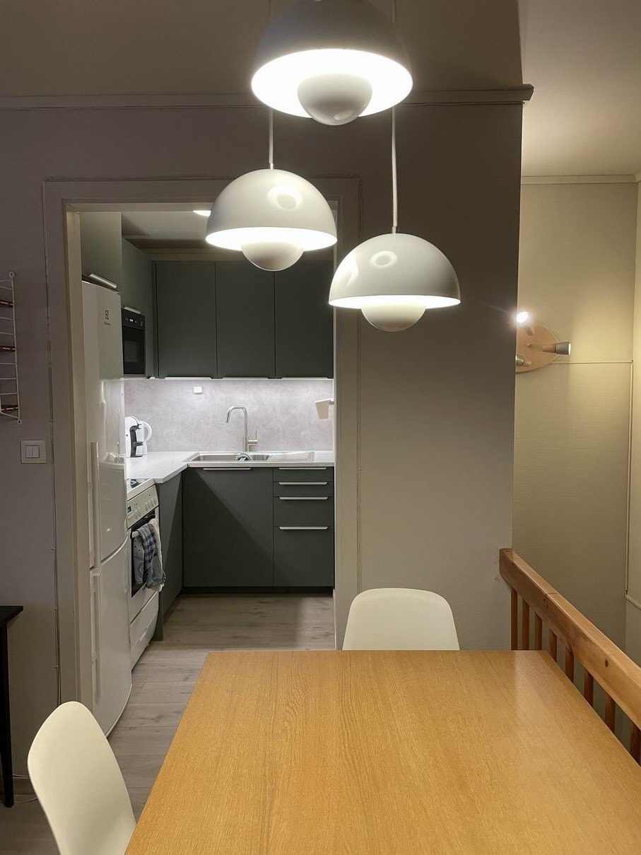 spiseplass med bord, uttrekk bare plater 4-6 gjester Galleribilde