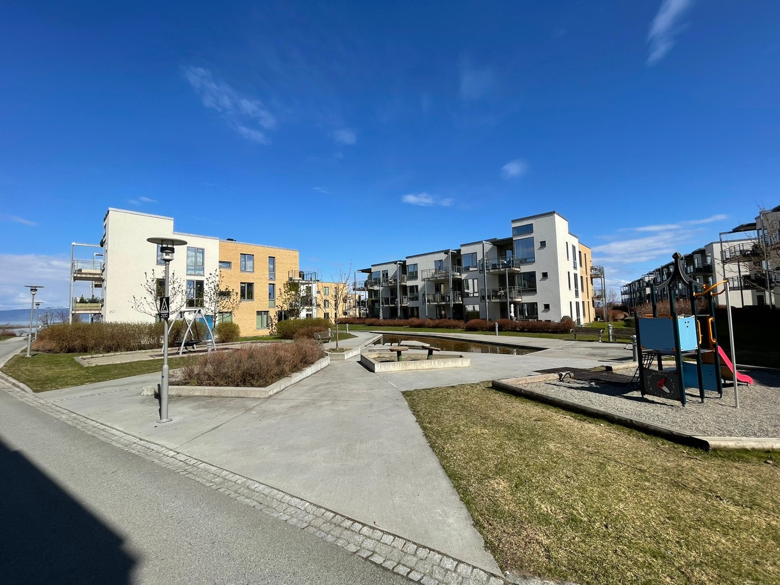 Vannspeilet foran leiligheten Galleribilde