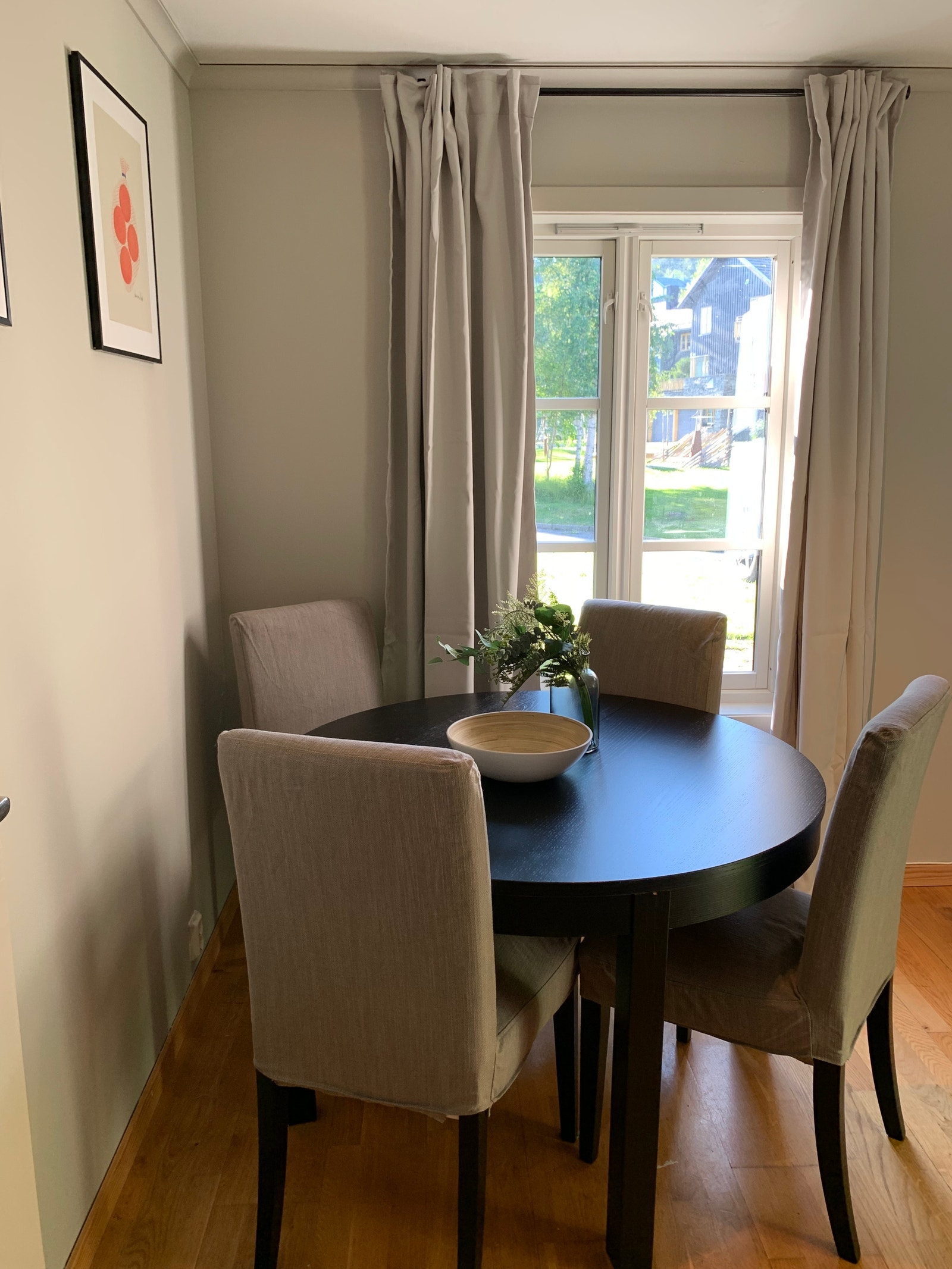 Hyggelig spiseplass med deilig utsyn Galleribilde