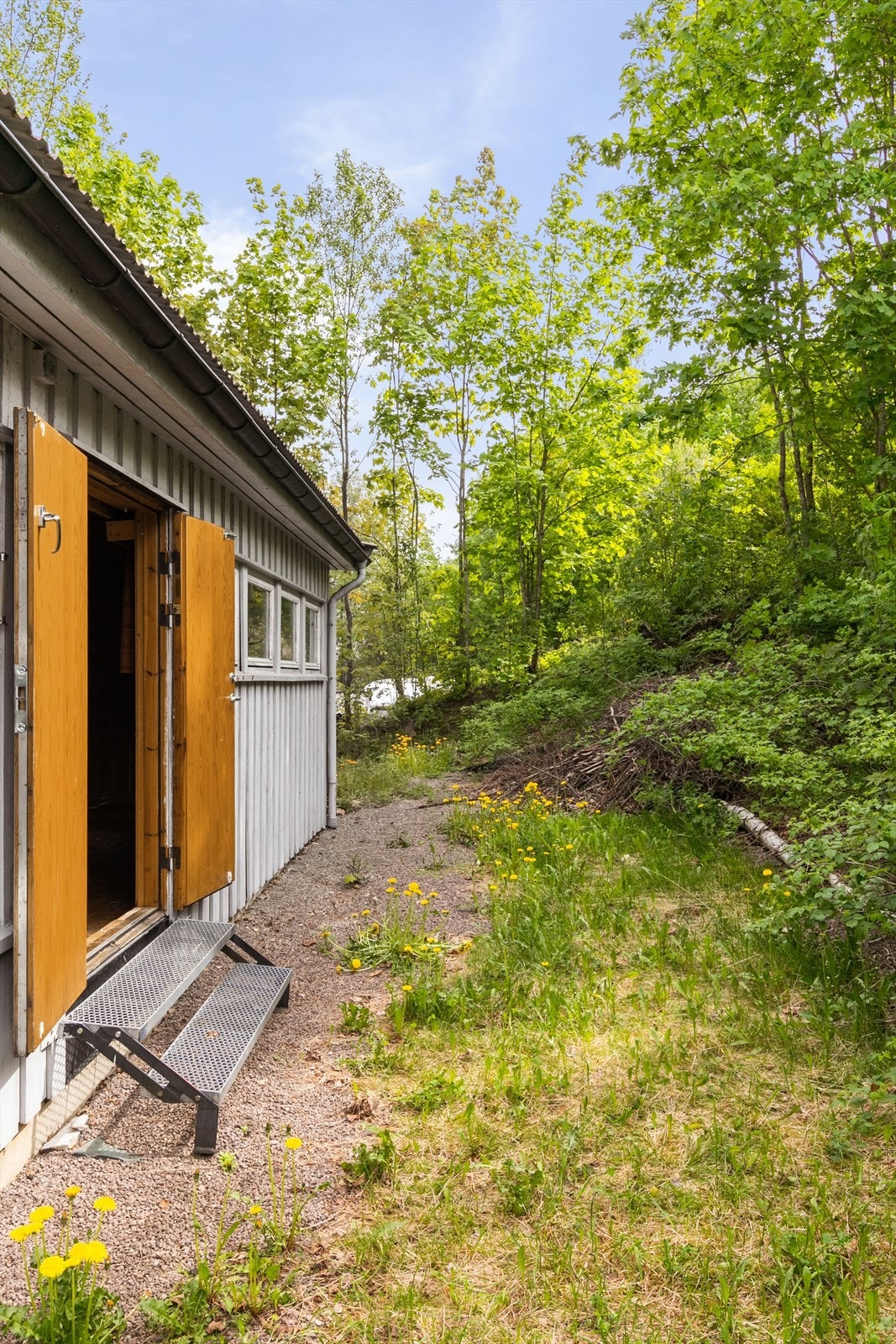 Inngang fra baksiden av boligen til peisstua. Galleribilde