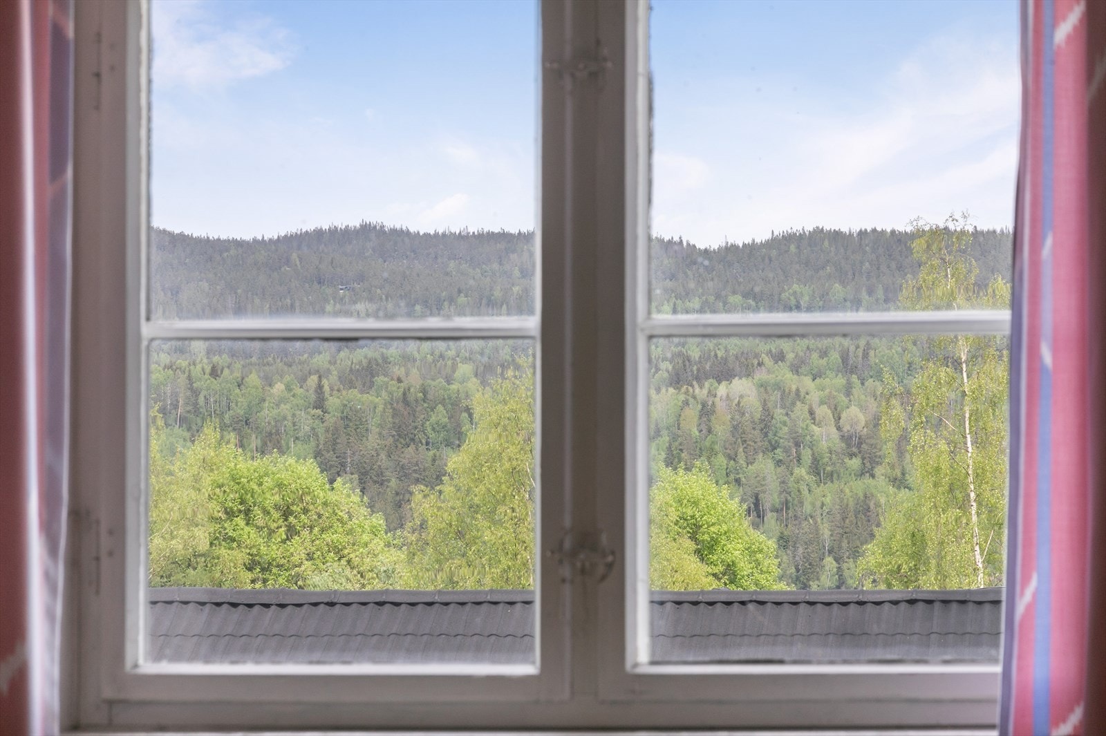 Utsikten her er flott. Her ser du mot Romeriksåsen. Galleribilde