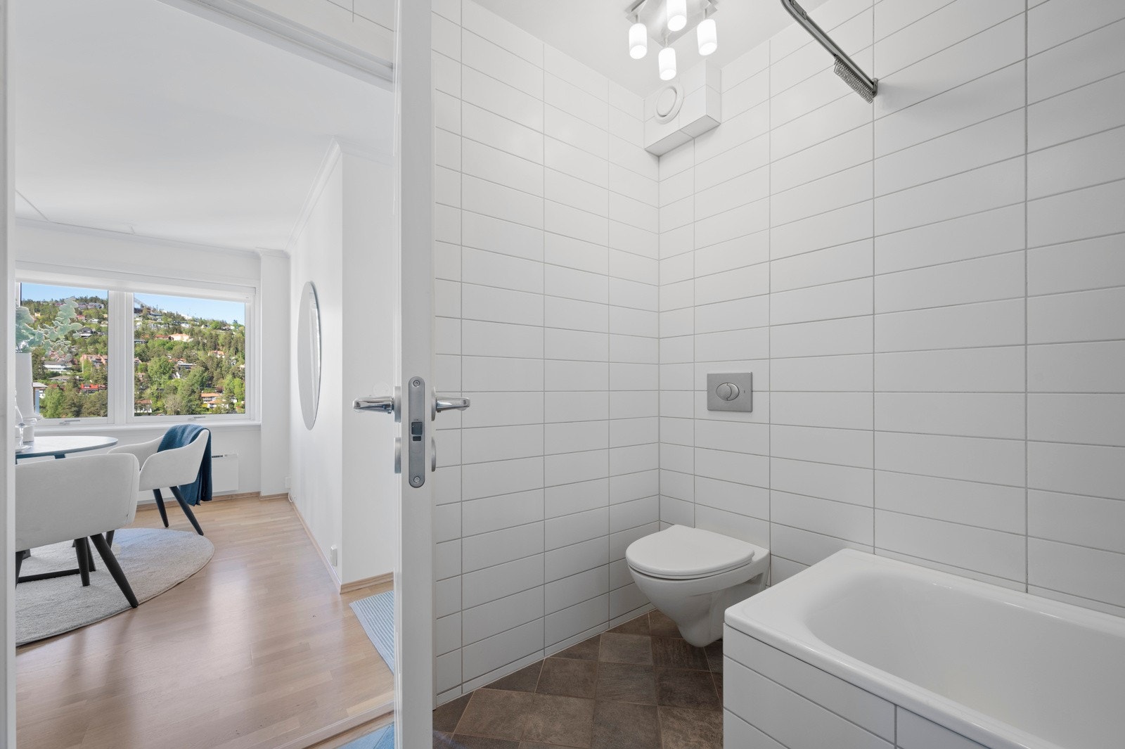 Bad 2 med vegghengt wc. Galleribilde