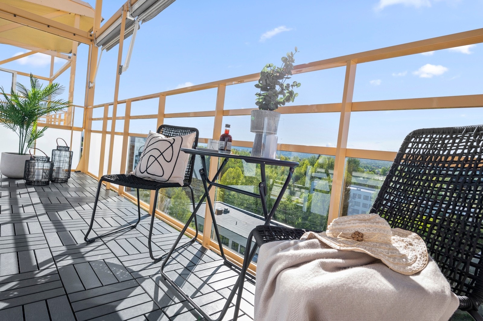 God plass til utemøblement, grill og beplantning. Galleribilde