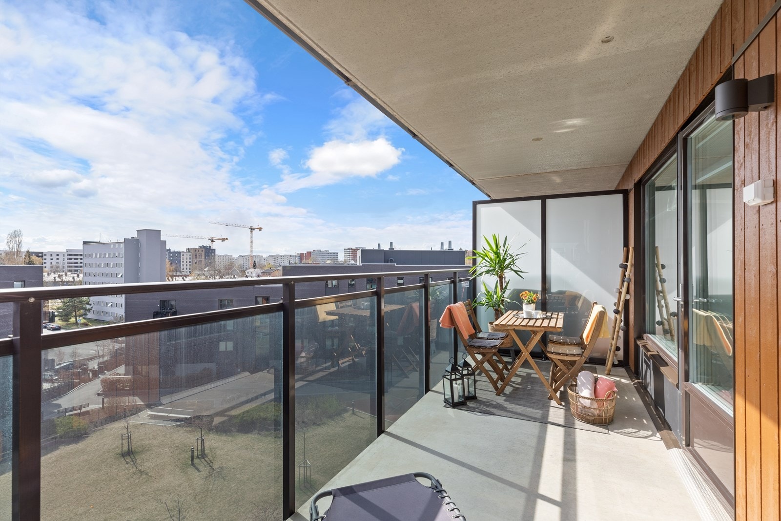 Her er det god plass til en flott sittegruppe og grill. Galleribilde