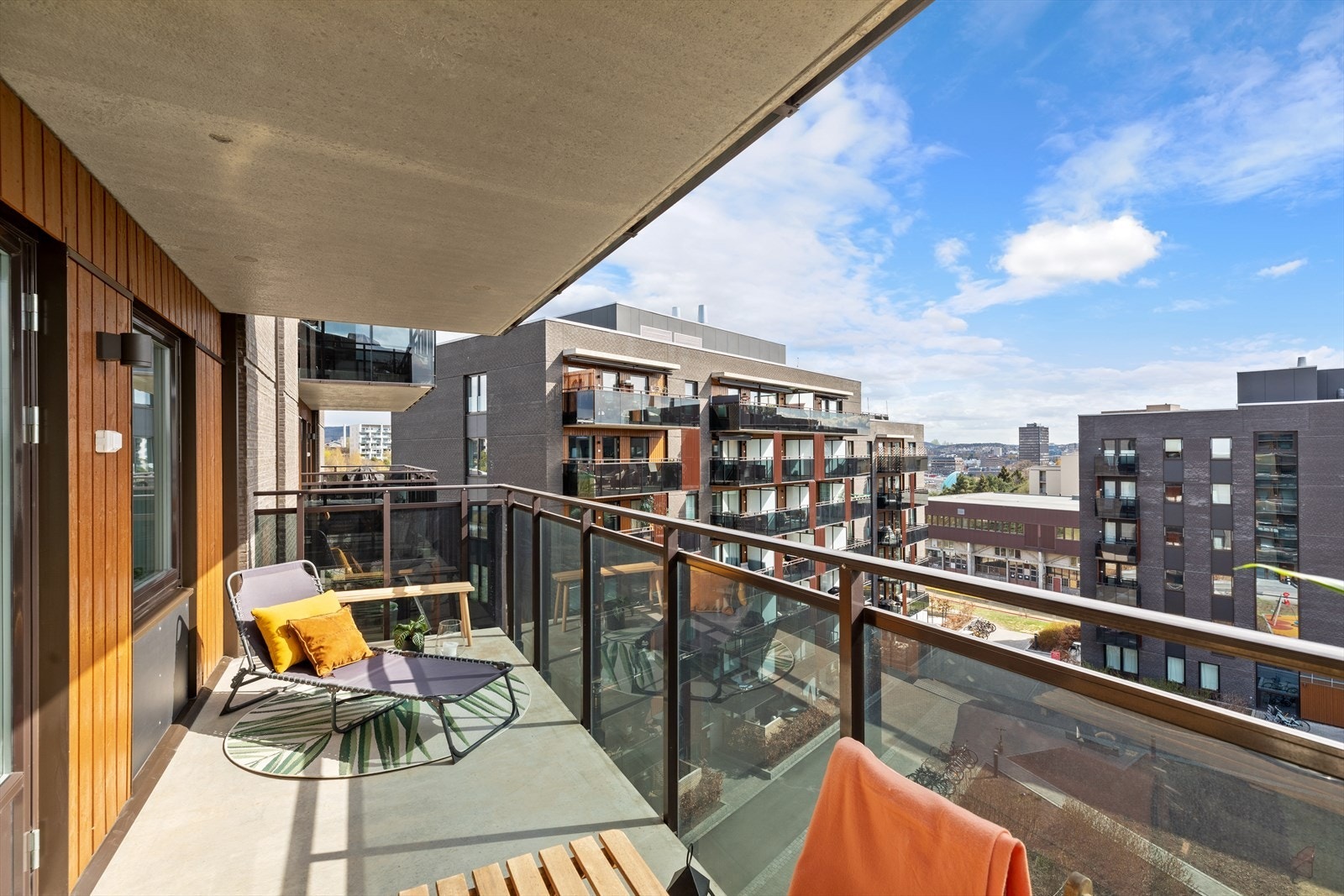 Lokalmegler Kenny Tran v/DNB Eiendom har gleden av å presentere Spireaveien 4C! Galleribilde