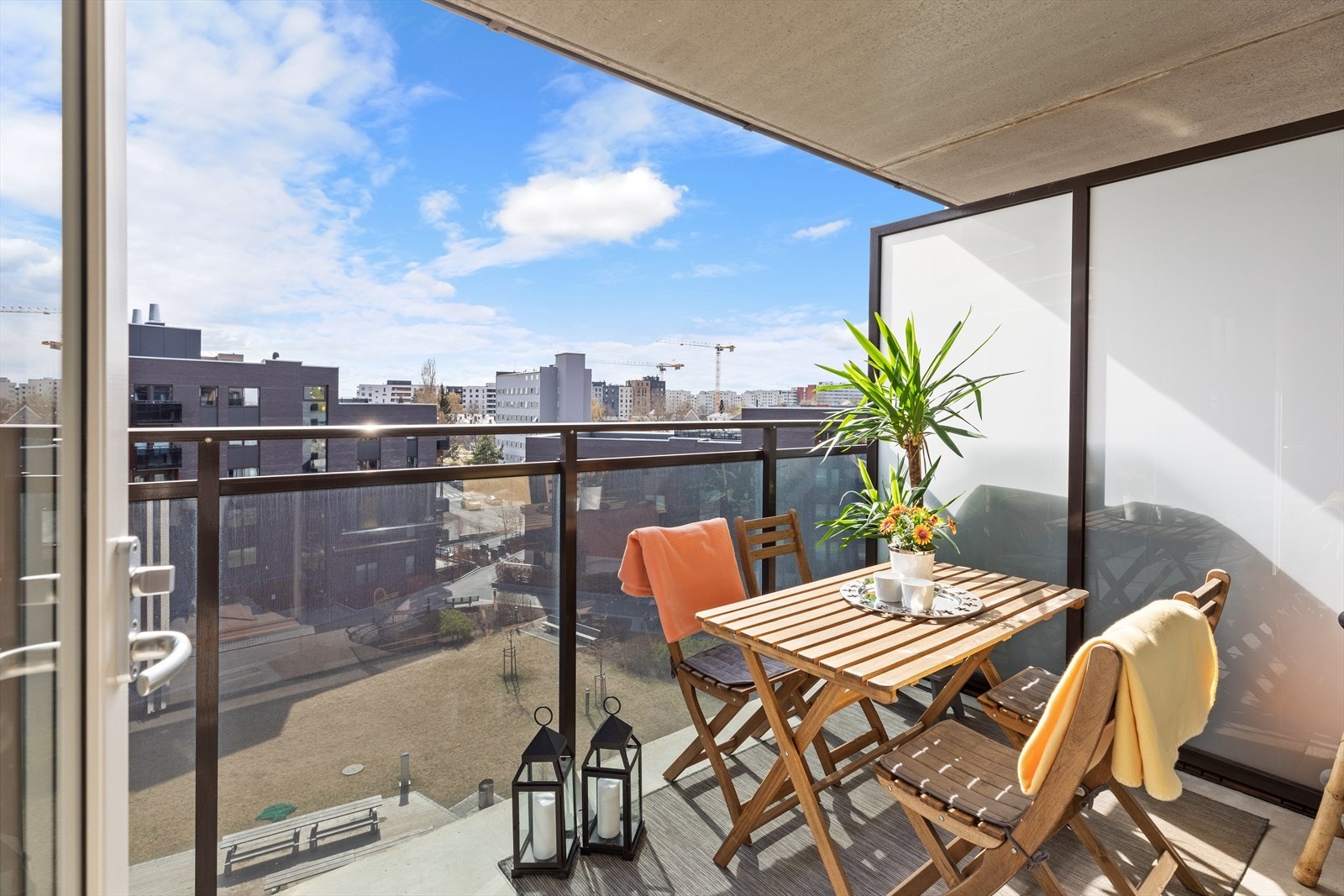 Spireaveien 4C er en nyere og moderne 2-romsleilighet med god standard og arealeffektiv planløsning. Galleribilde