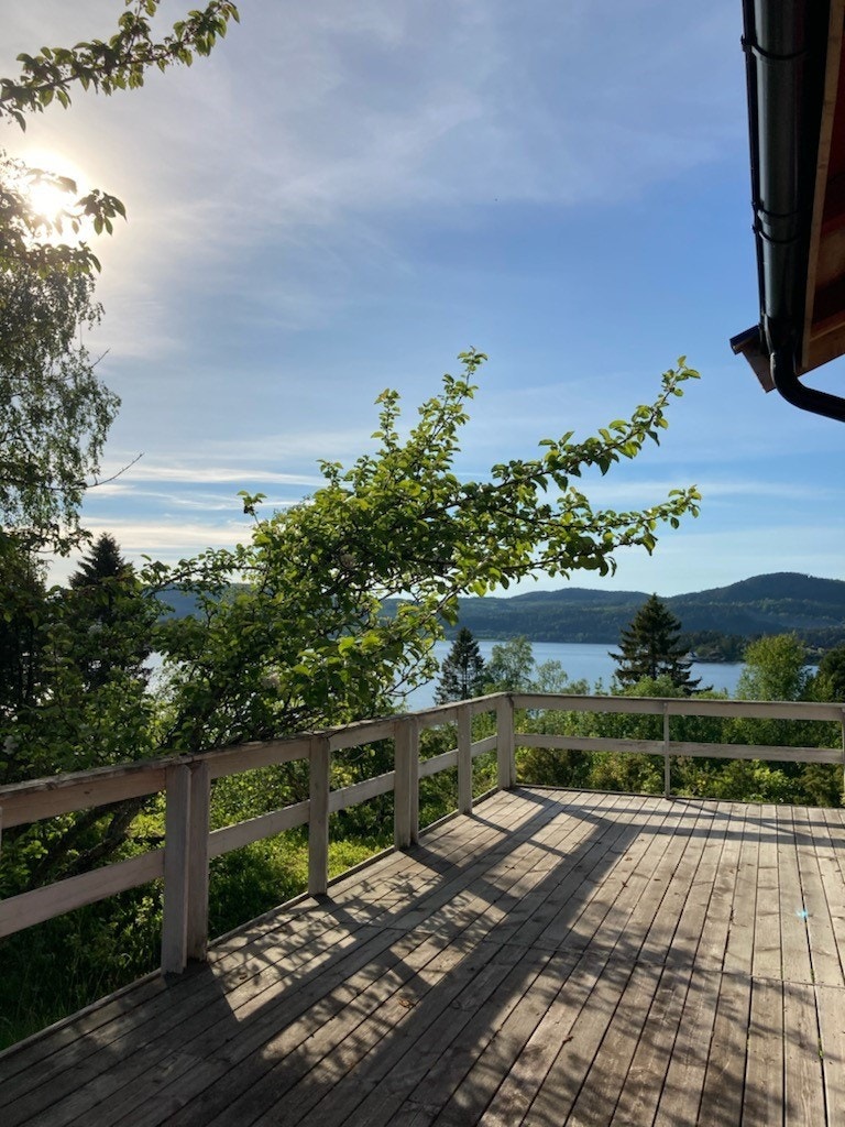 Velkommen til Skjesolvegen 264 presentert av EiendomsMegler 1 ved Morten Kjelsberg. Galleribilde