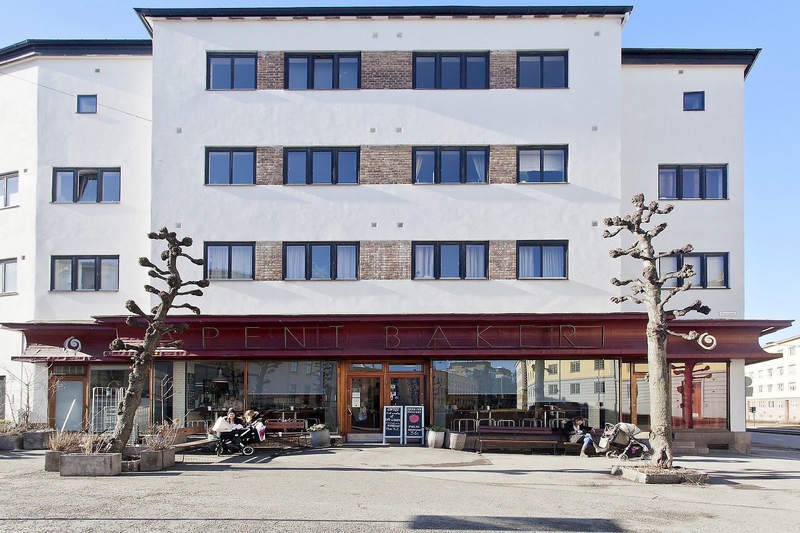Nærområde | Åpent Bakeri-Lofthus Samvirkelag kan friste med fersk bakst. Galleribilde