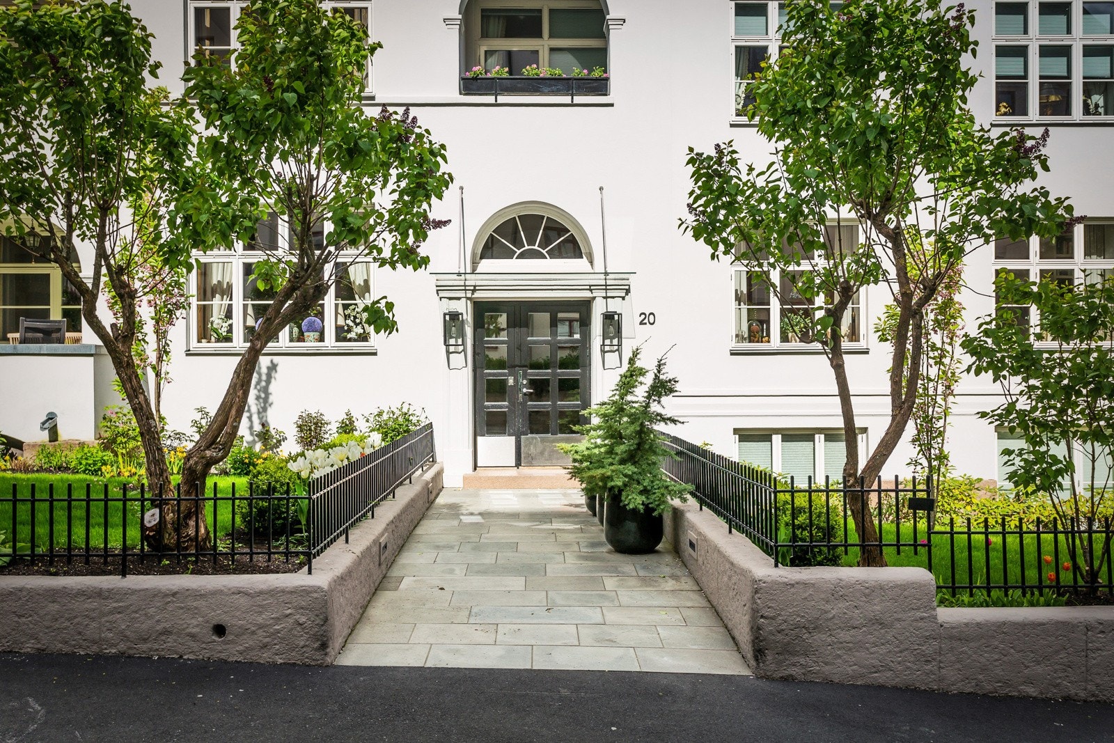 Påkostet, innholdsrik selveier med eksklusiv standard. Heis, peis, flere stuer og to balkonger Galleribilde