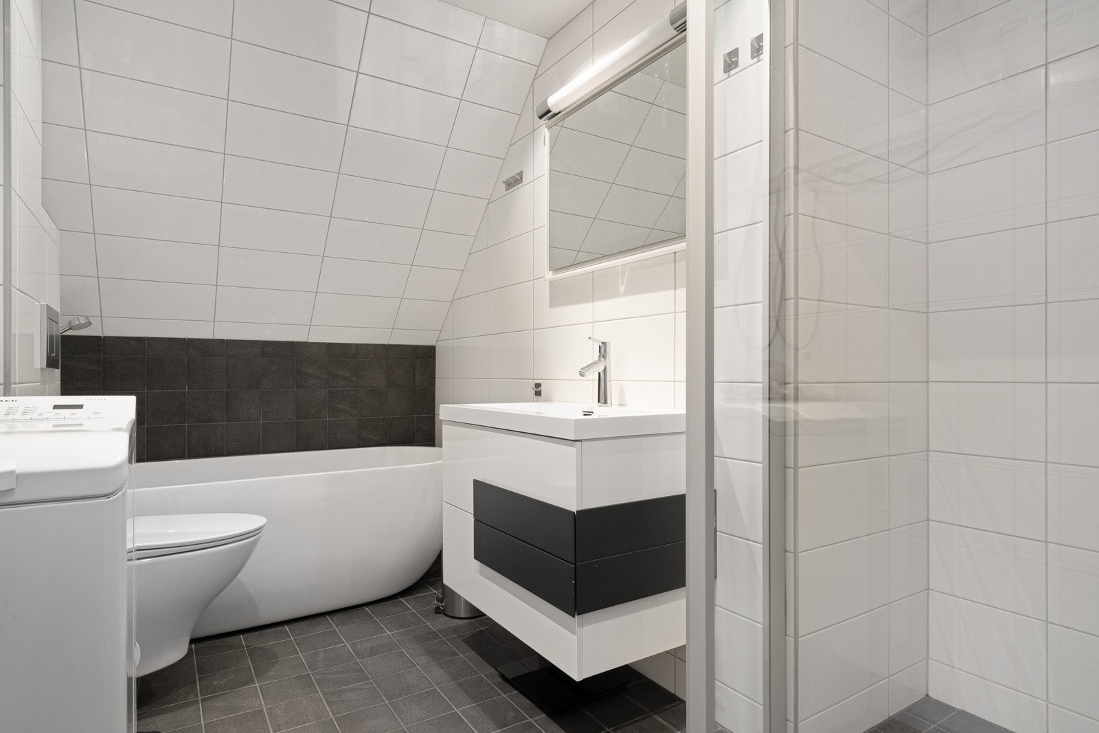 Baderom i loftsetasjen nytt i 2017. Galleribilde