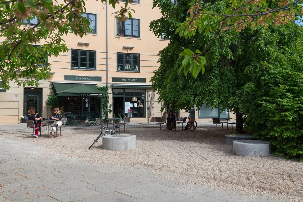 Flere hyggelige cafèer og spisesteder i nærområdet. Galleribilde