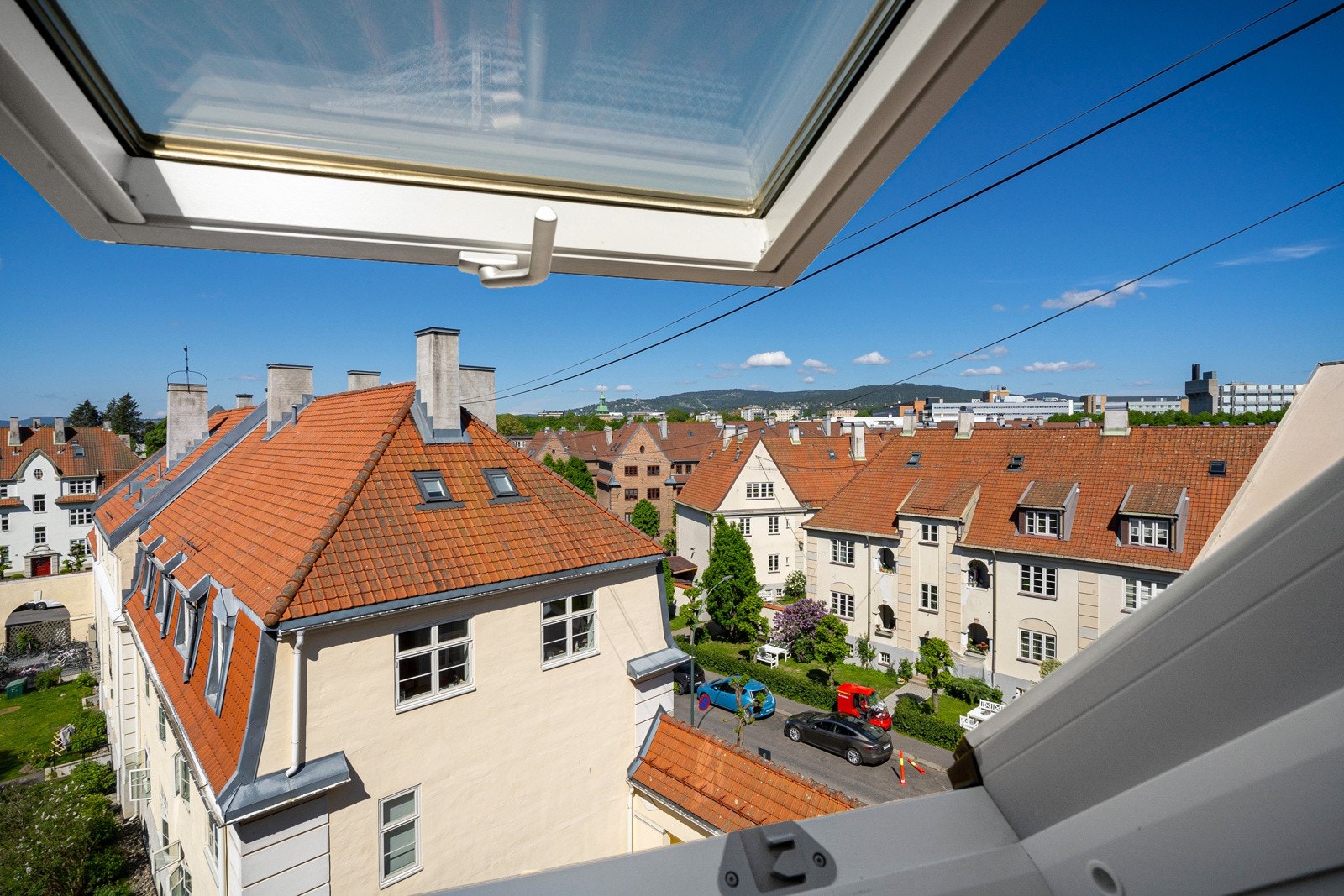 Fra loftstuen er det hyggelig utsikt ut over Galleribilde