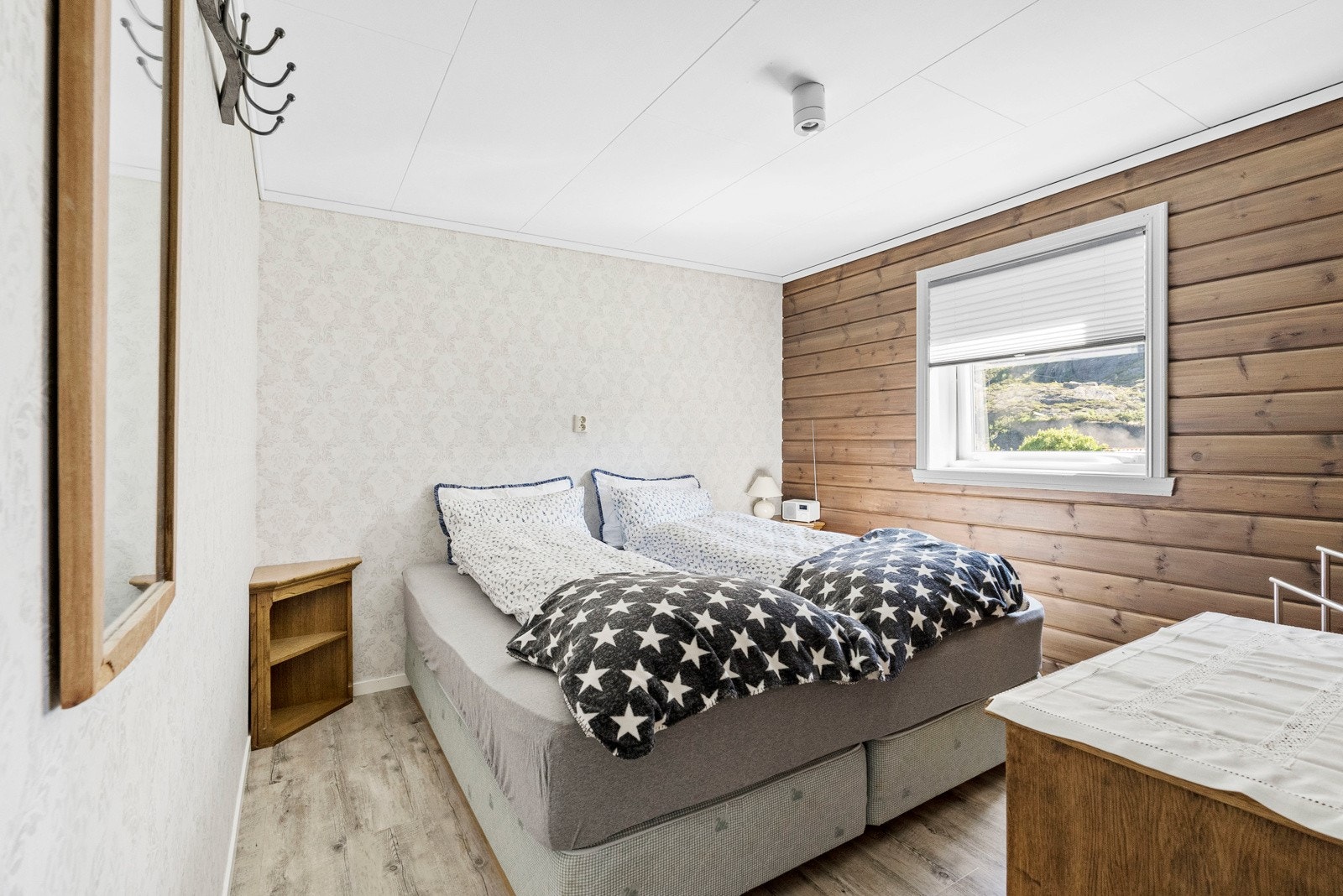 Soverom 2 av 2 i underetasjen - Dette i tilknytning til kjellerstua Galleribilde