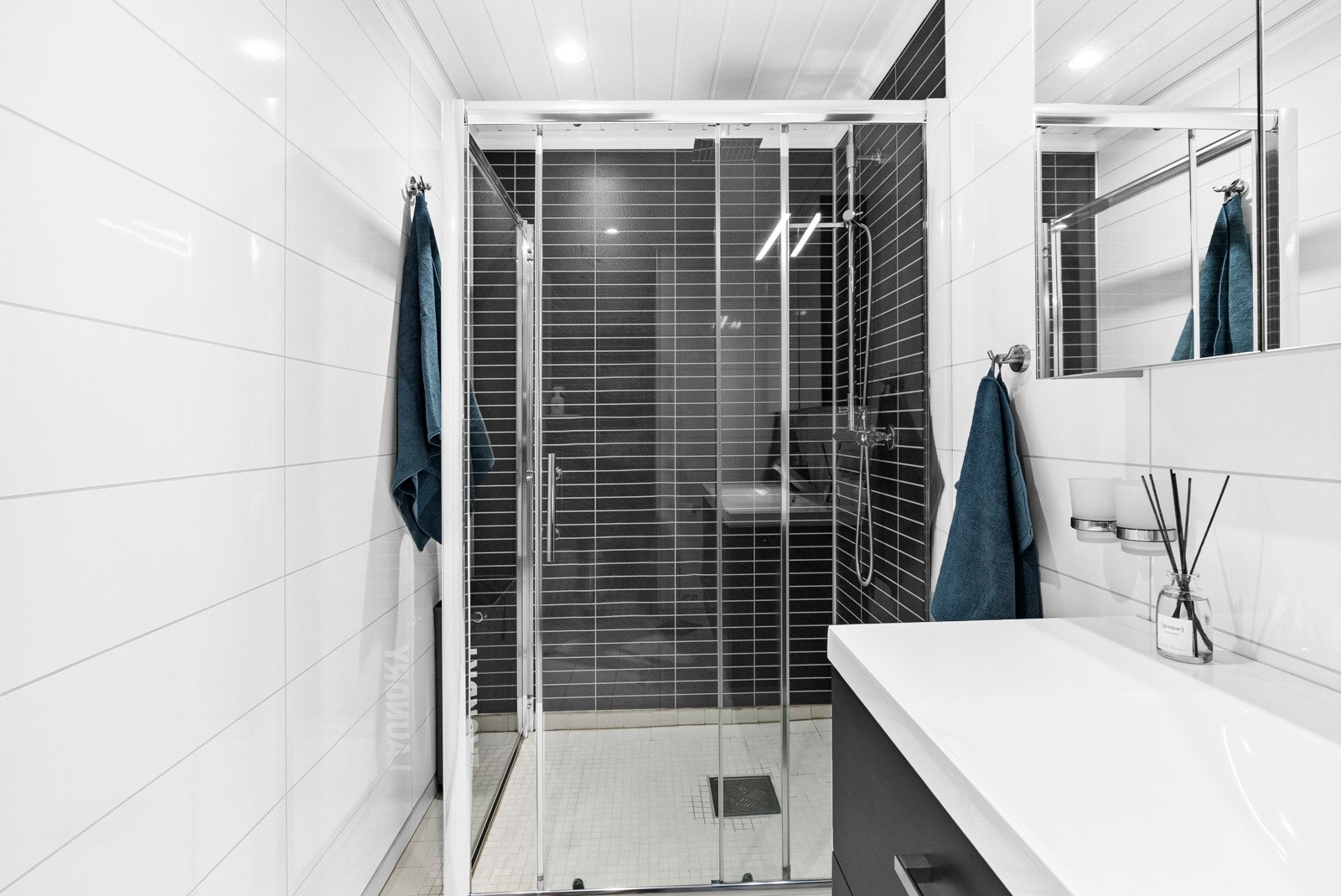 Bad i underetasjen modernisert i 2016 - Det ble samtidig skiftet alt av røropplegg i boligen Galleribilde