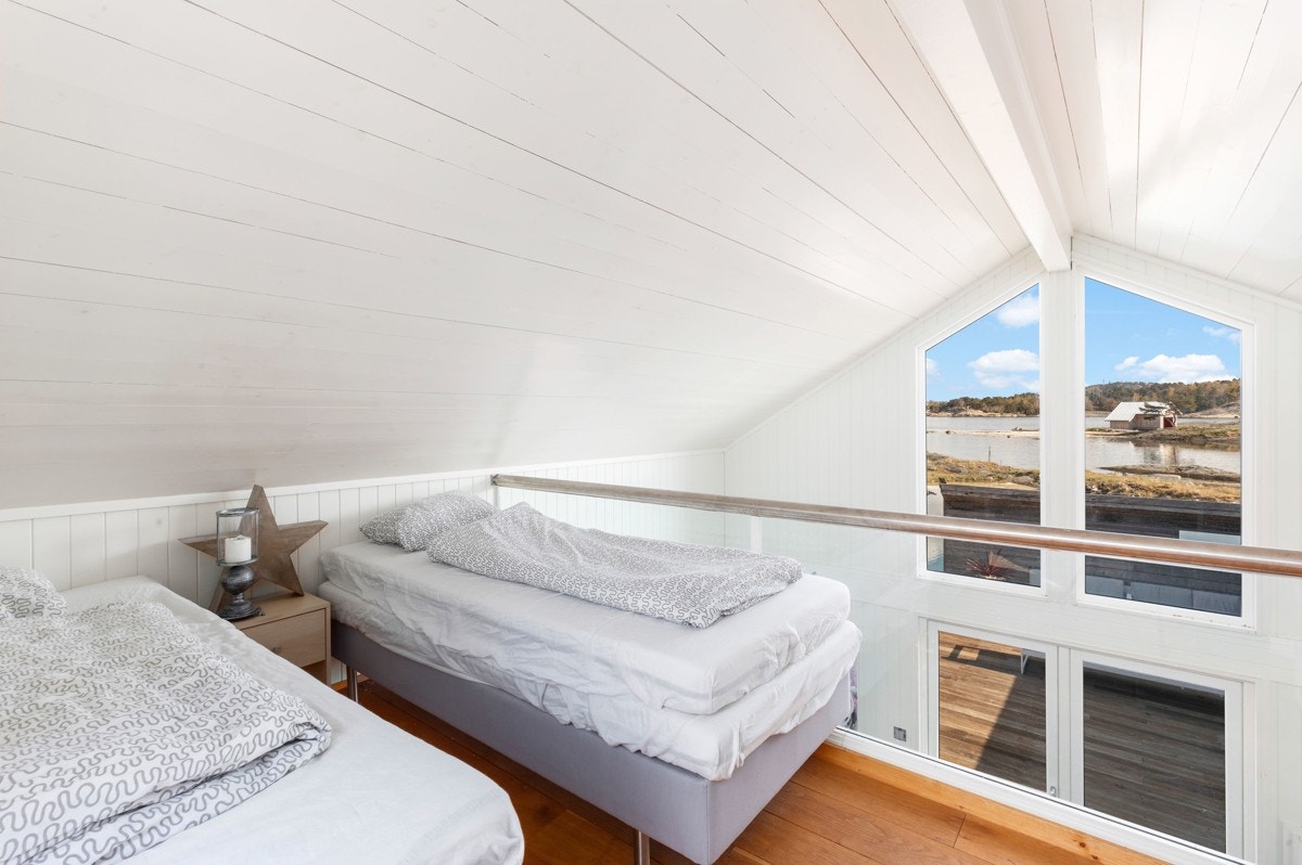 Hems i sjøbod (rom i sjøbod er ikke godkjent for varig opphold) Galleribilde