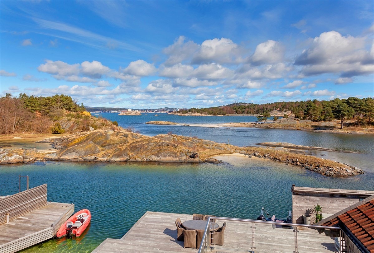 Fantastisk beliggenhet med nydelig utsikt mot sjøen og byen Galleribilde