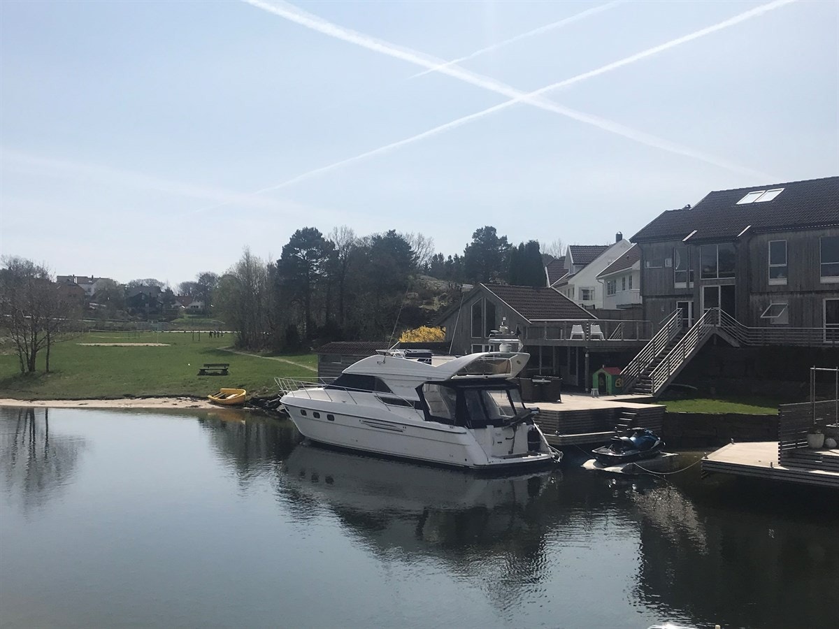 Bryggeanlegg med god plass til store båter Galleribilde