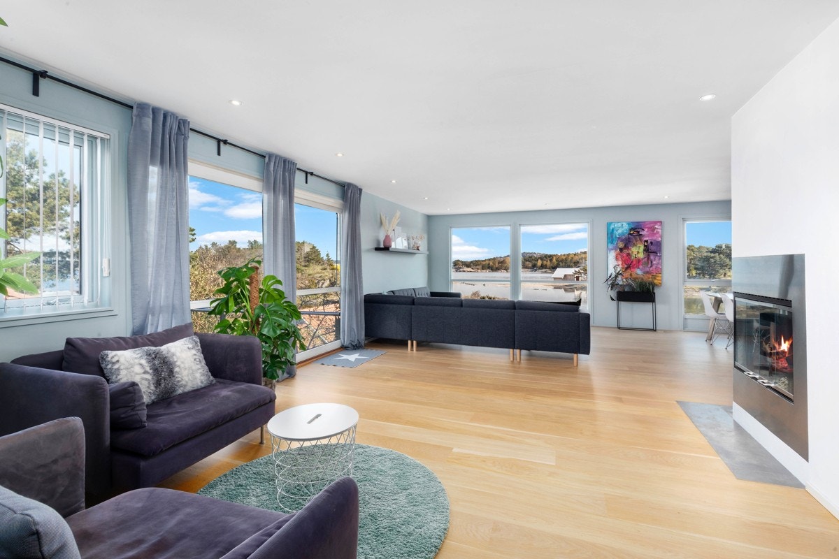 1. etg. - Lys og romslig stue Galleribilde