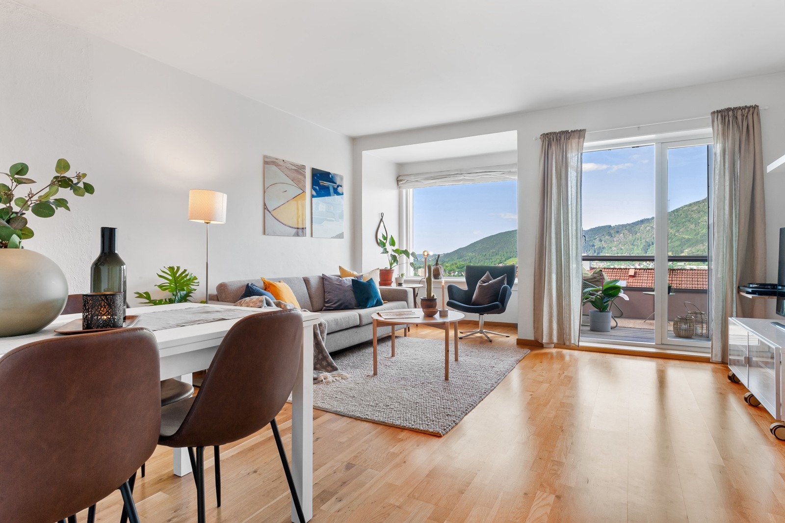 Lys og trivelig stue på 22,6 m². Galleribilde