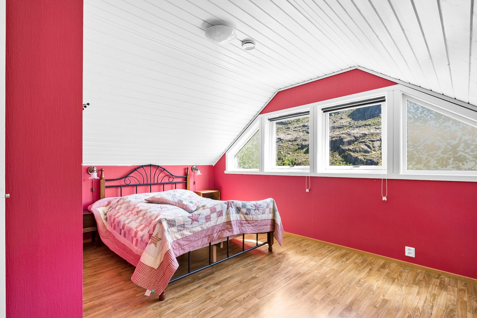 Soverom 2 av 2 på loftet Galleribilde