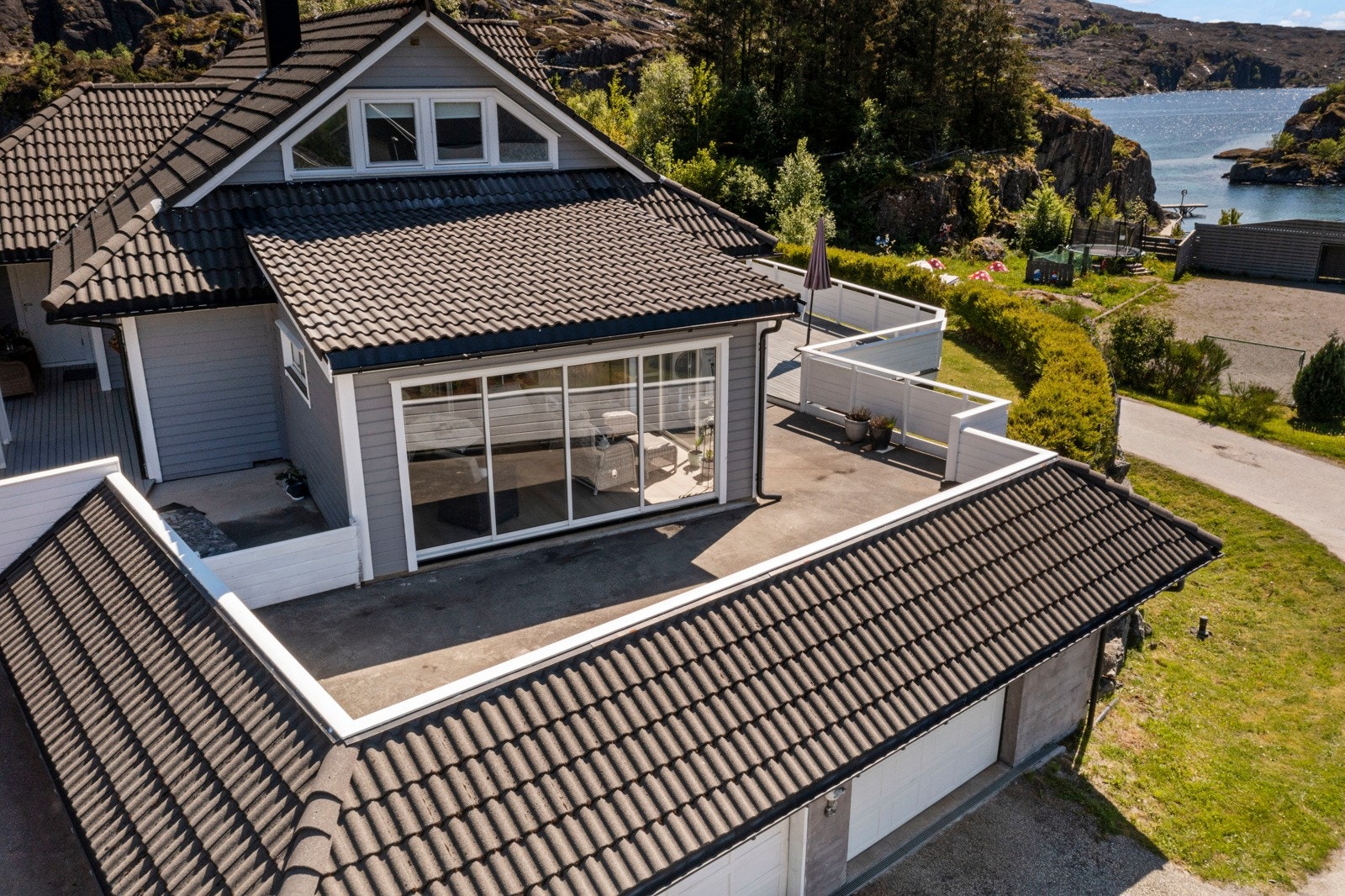 Det ble i 2020 bygget på vinterhage i fasade mot vest Galleribilde