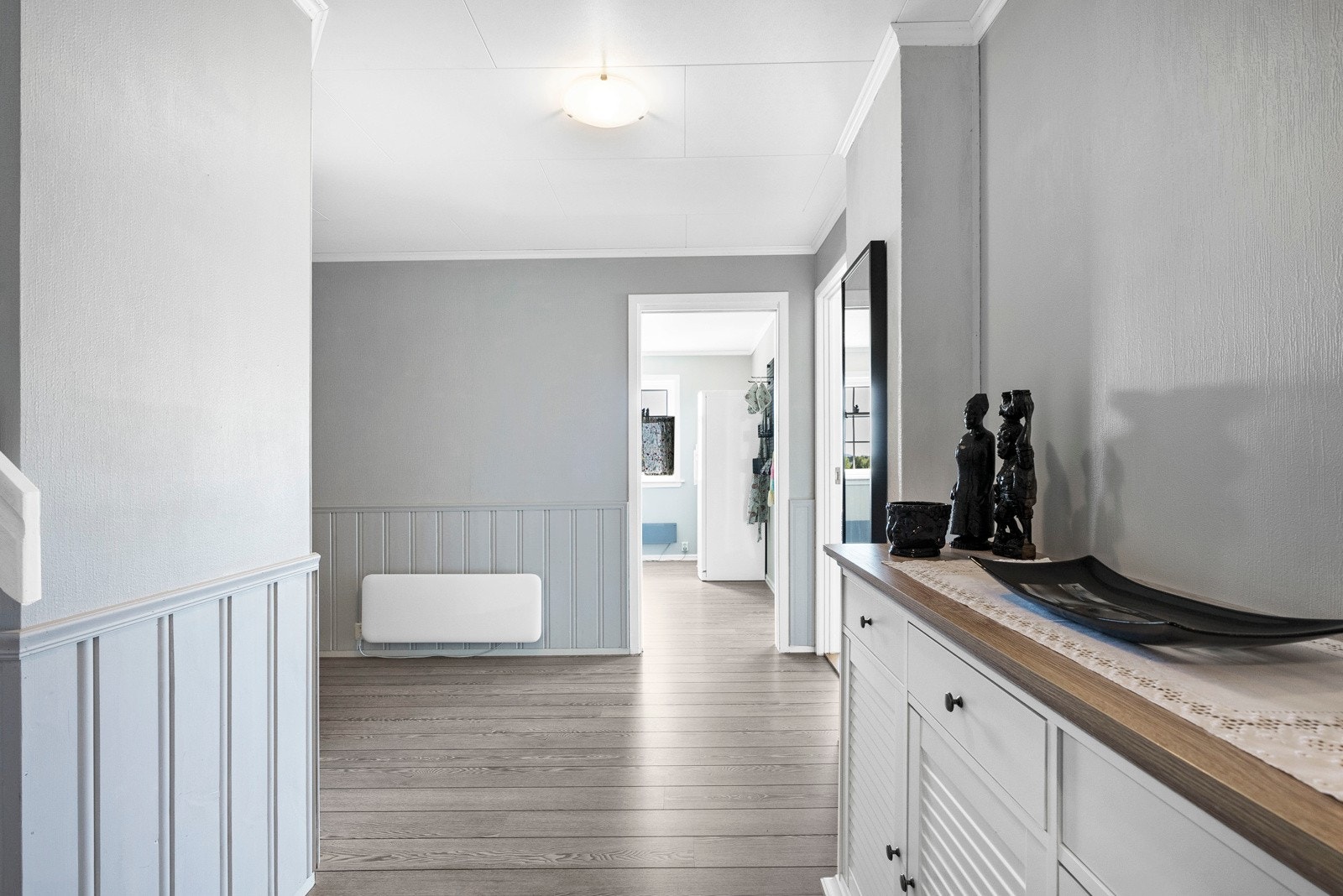 Velkommen inn - Boligen er jevnlig og godt vedlikeholdt og har gjennomgående god standard Galleribilde