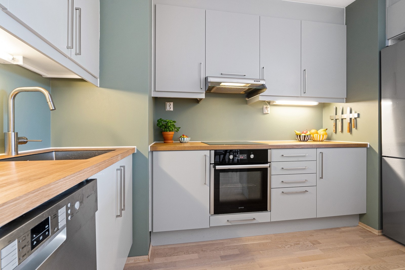 God skap- og benkeplass i innredningen. Galleribilde