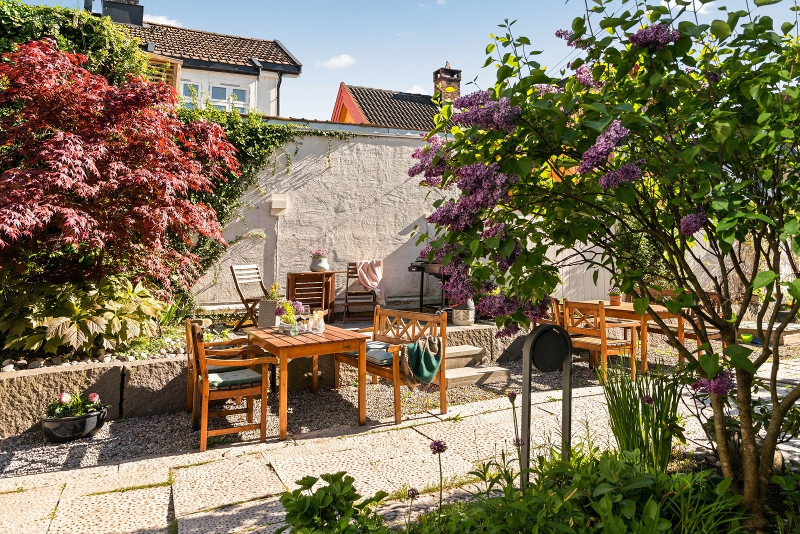 Flere sittegrupper i fellesarealet. Galleribilde
